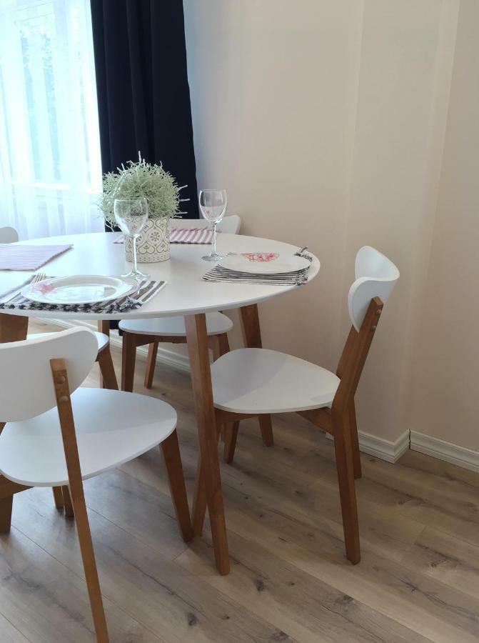 Vanapargi Apartments 페르누 외부 사진